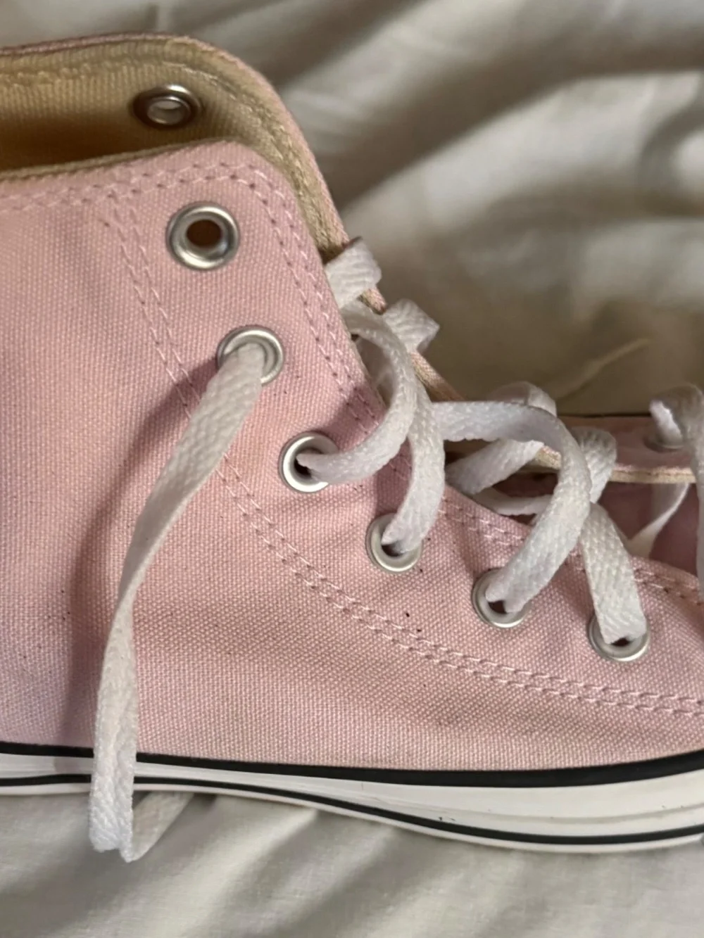 Sneakers with no tags ( like new) original Converse
